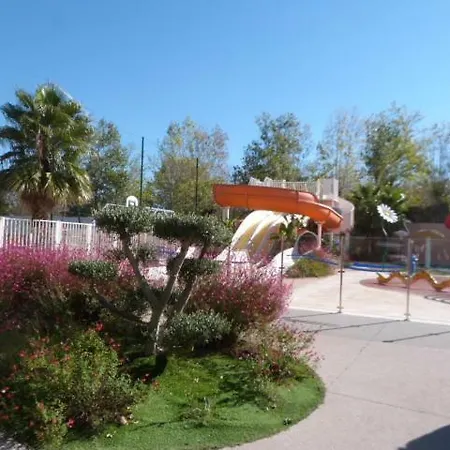 Hotell Mobil-home 4*